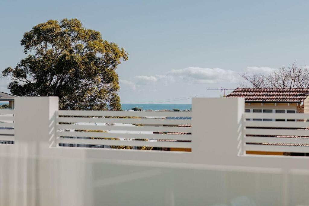 Above The Clouds By St Nicholas - Perth — Photos 1
